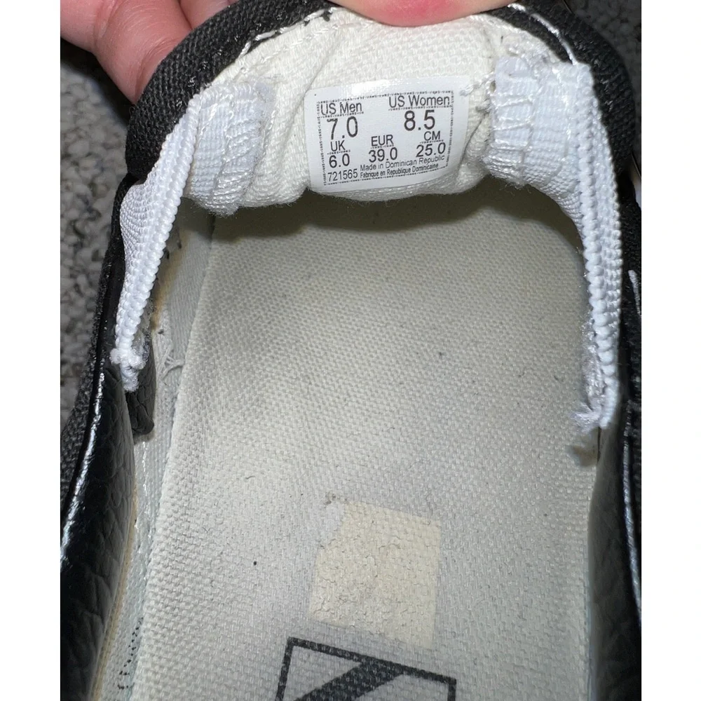 Black Vans Classic Slip-On - Picture 5 of 11